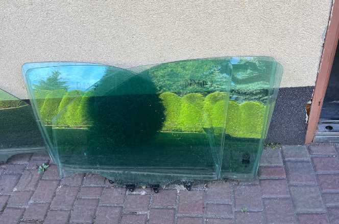 Скло нісан навара Д40