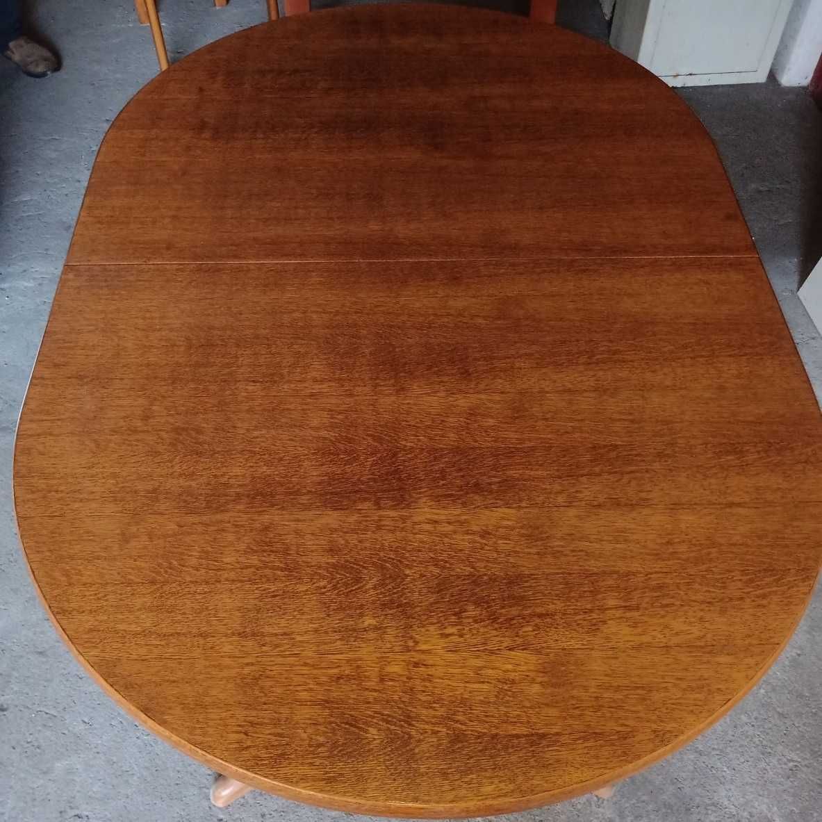 Stół i krzesła, stół wraz z krzesłami