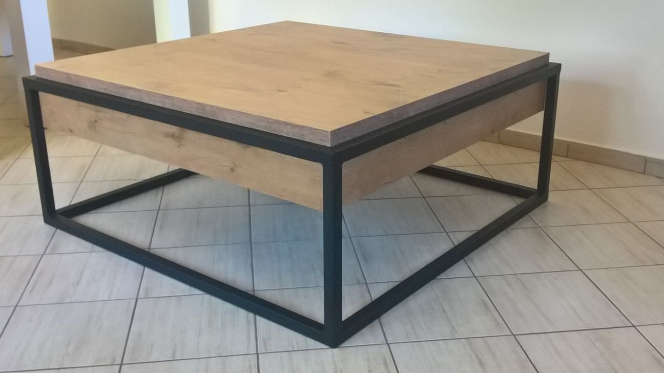 Stół kawowy z metalową podstawą ,duży , 110x110 cm.