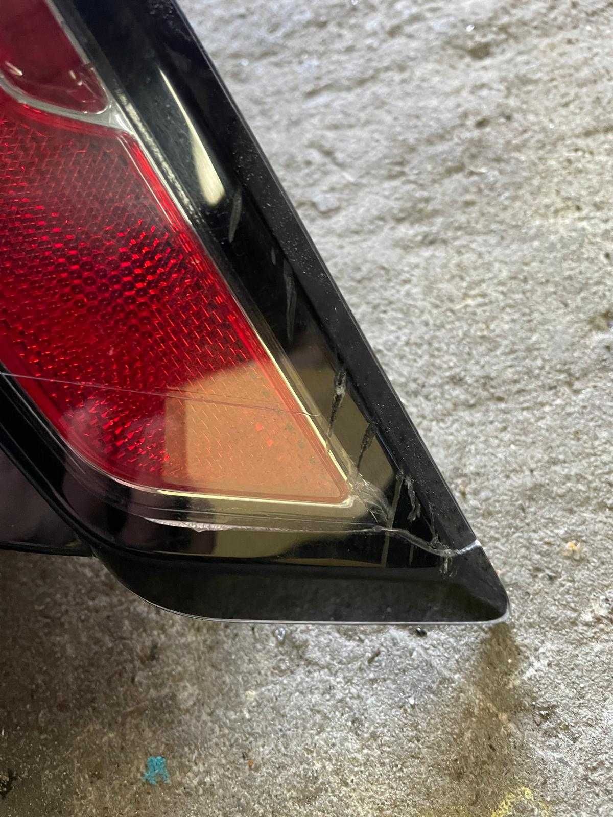 Land Range Rover Evoque lampy tylne, jedna lekko uszkodzona