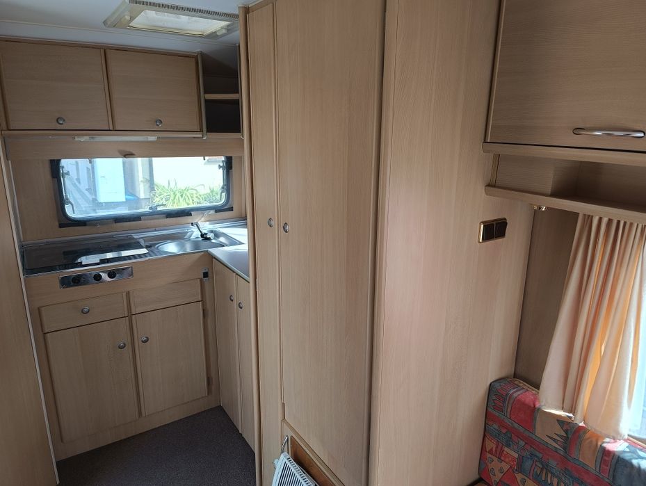 Przyczepa kempingowa Delta Aero 3900 dwa namioty, 1000 kg