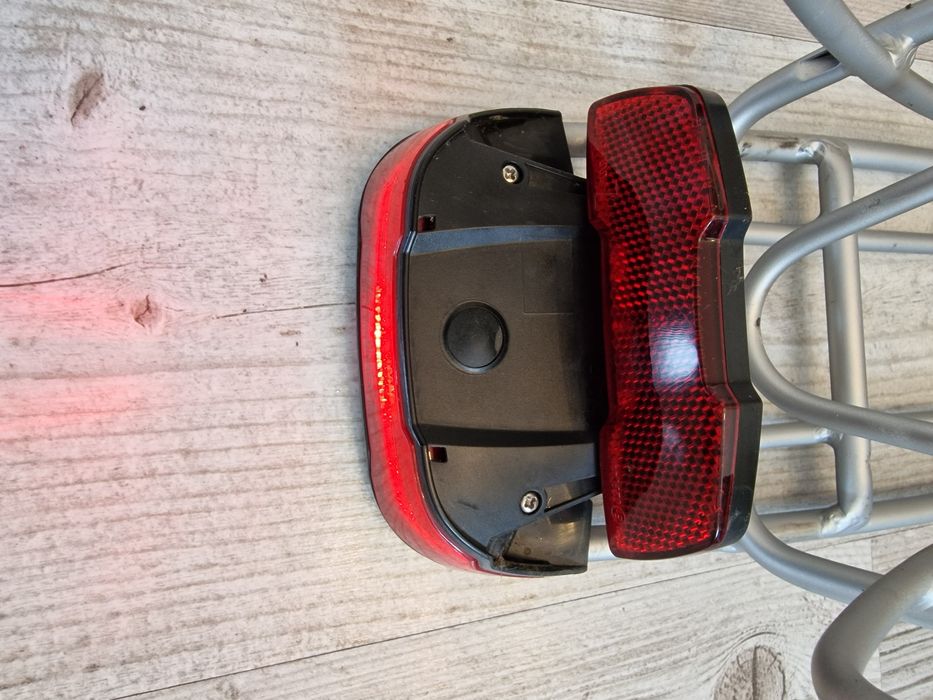 Bagażnik rowerowy tylny aluminiowy Gazelle z lampką