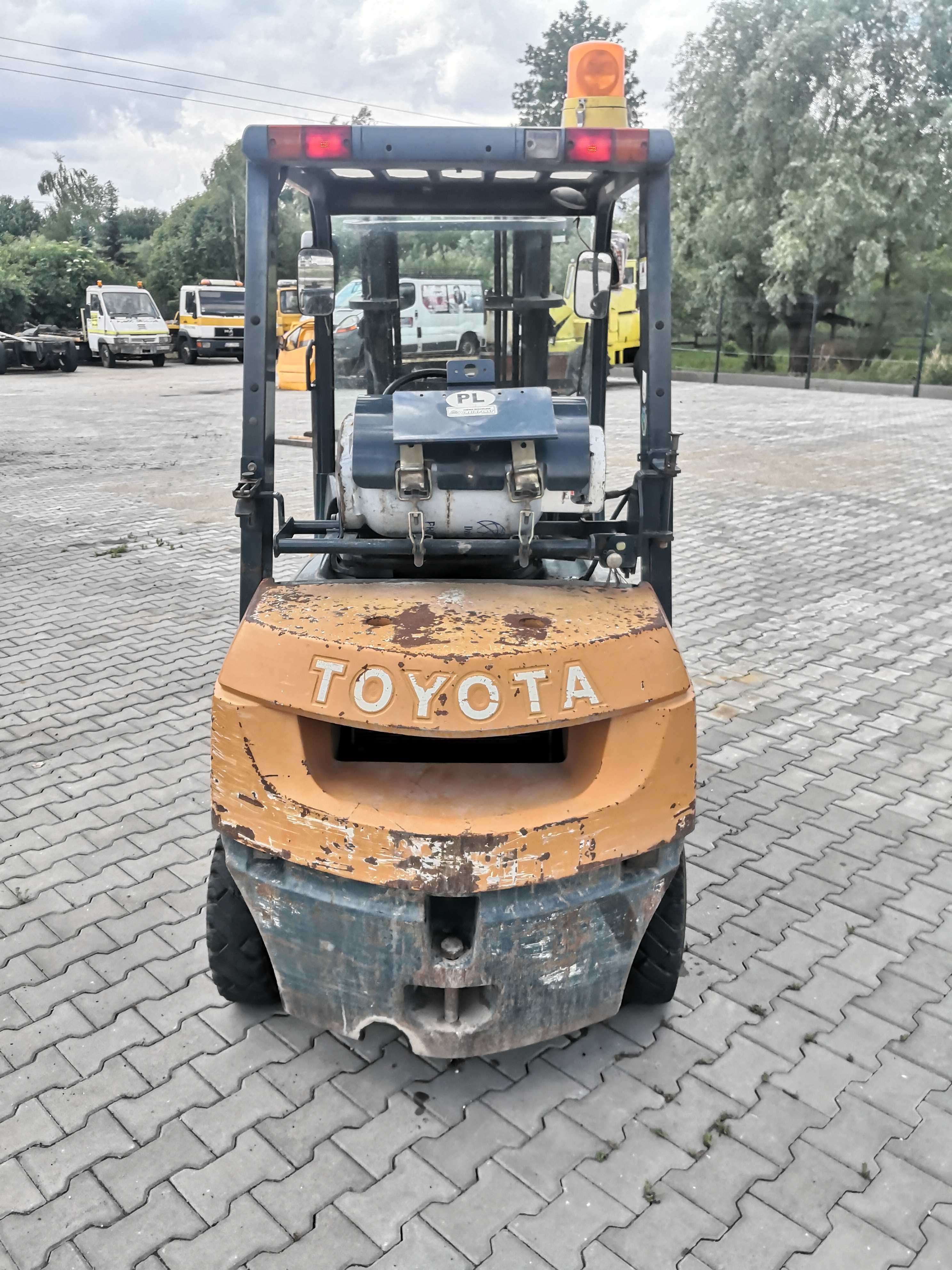 wózek widłowy TOYOTA 40-7FG25 Książka UDT możliwy dowóz widlak