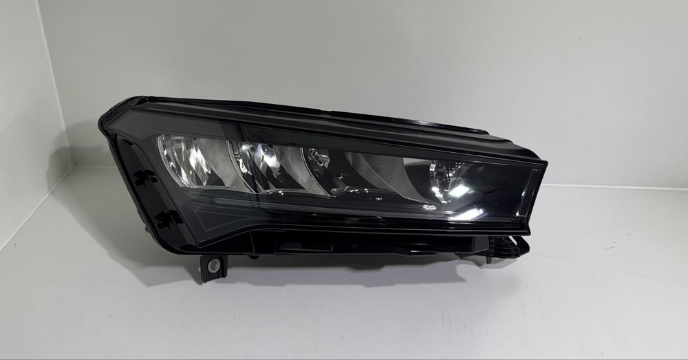 Lampa przednia prawa przód 5LB Skoda Enyaq Full Led