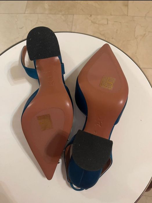 Sapatos altos amina muaddi azul