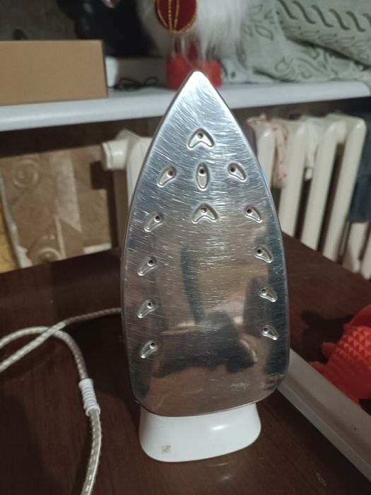 Продам Б/У утюг в отличном состояние