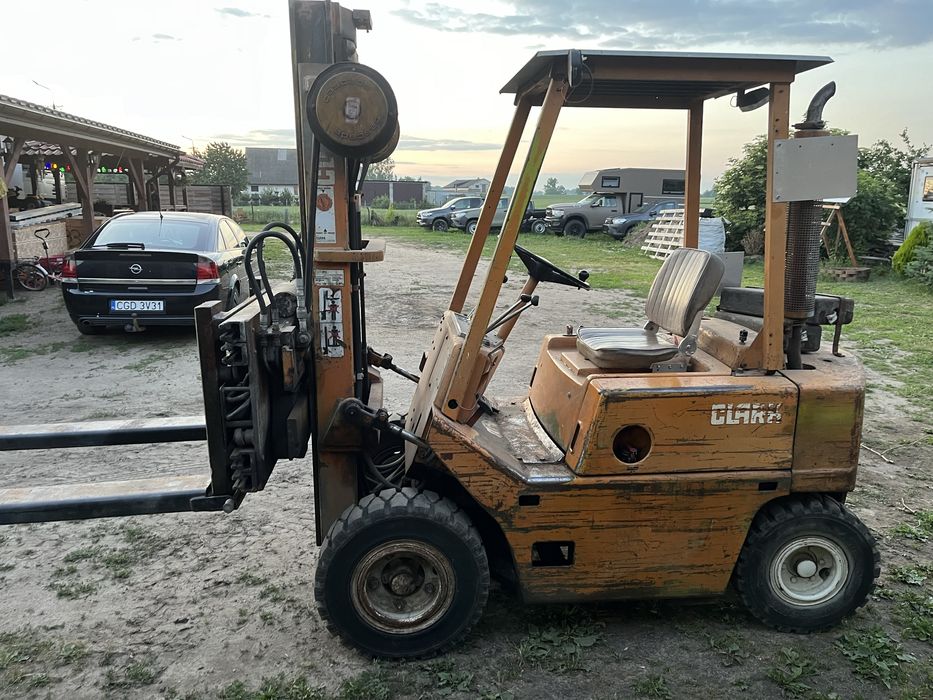 Widlak clark 2,5T,automat,widły obracane-rozsuwane,perkins 4cyl.