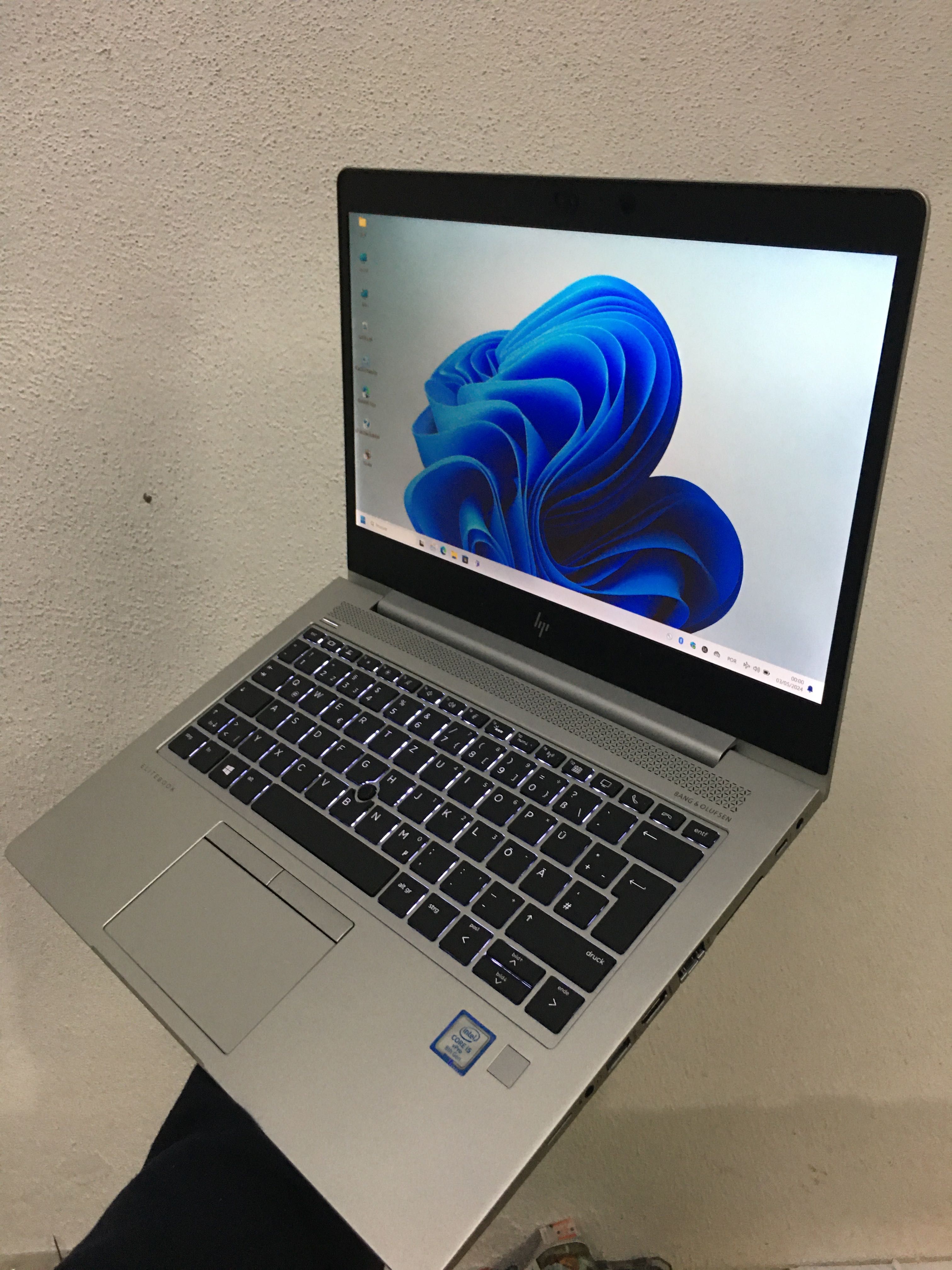 Hp elitebook 830 g5 i5| 16gb ram| 240ssd| teclado iluminado.
Como novo