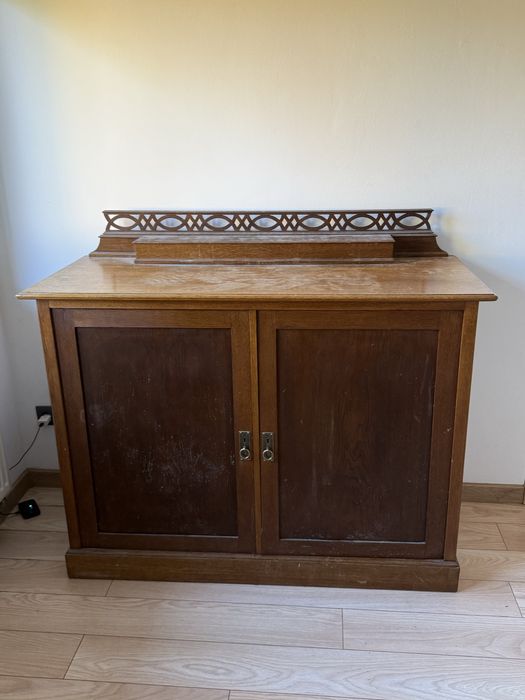 Stare drewniane szafy komplet