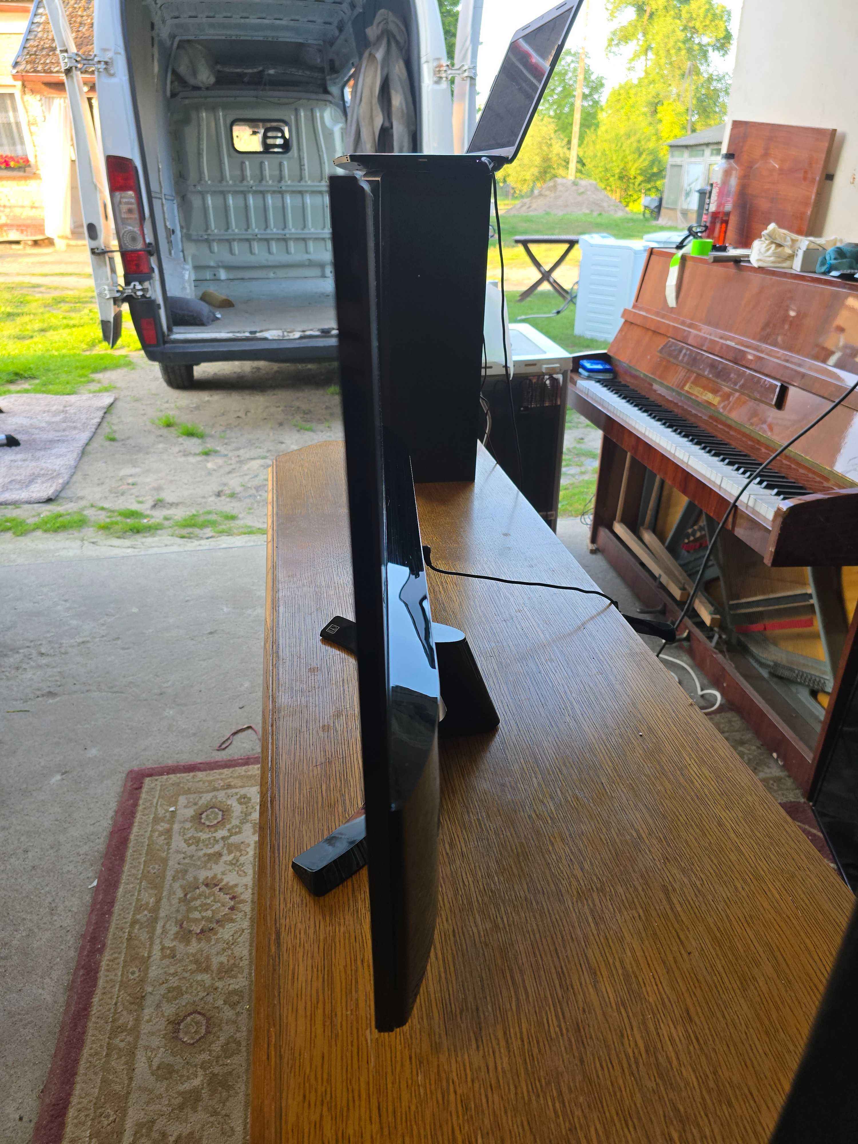 Duży monitor LG 32 cale, stan idealny jak nowy, oryginalny karton