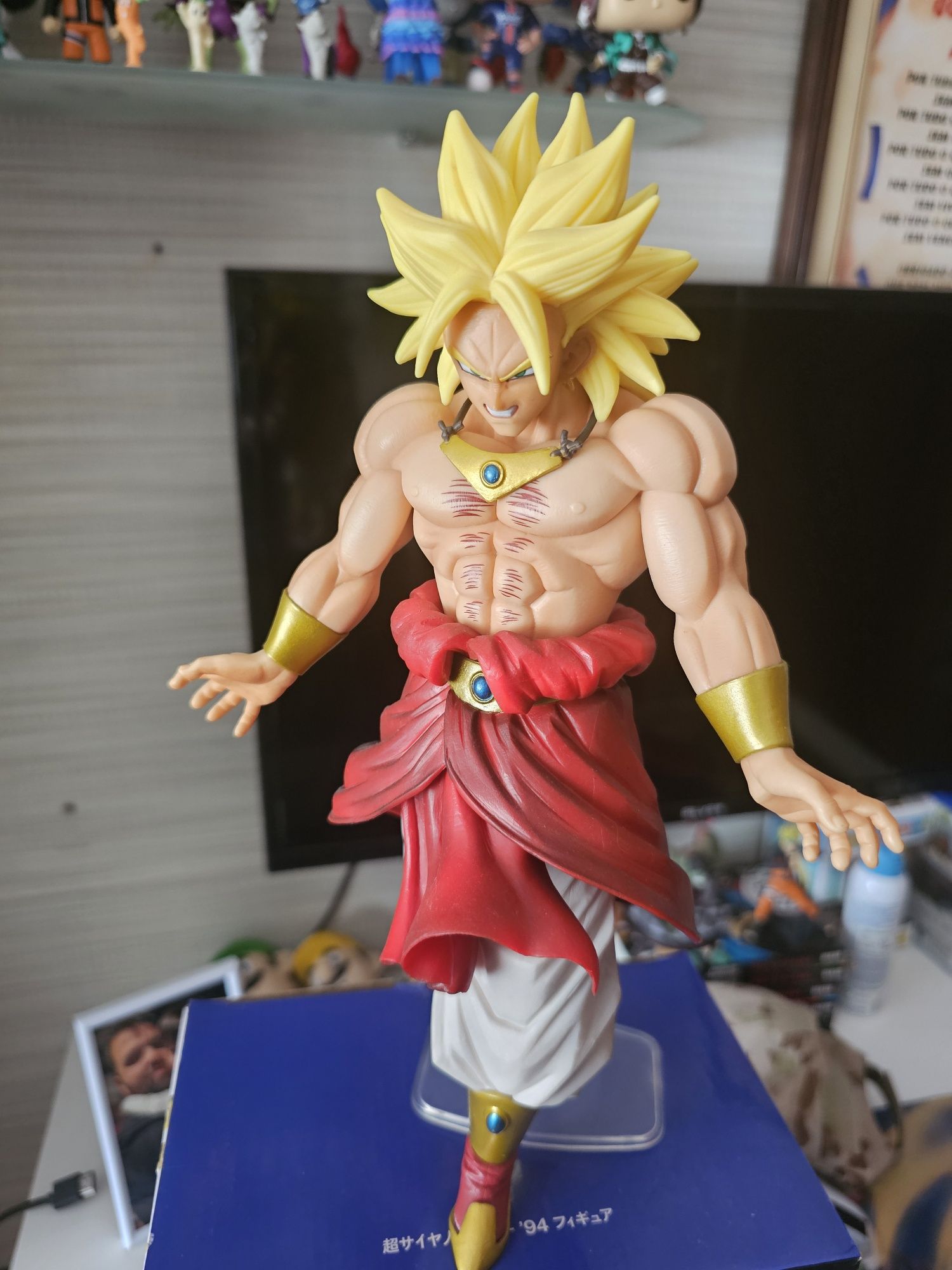 Figura dragon ball  broly