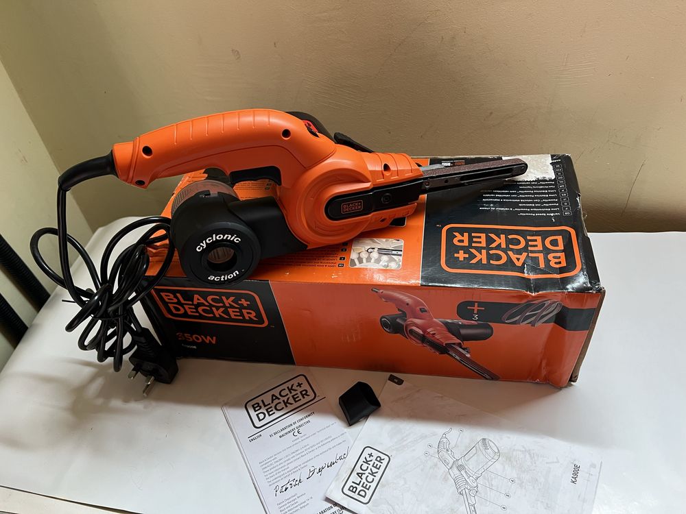 Стрічкова шліфувальна машина (Black+Decker KA900E)