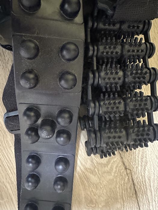 Вібромасажер із зміними насадками