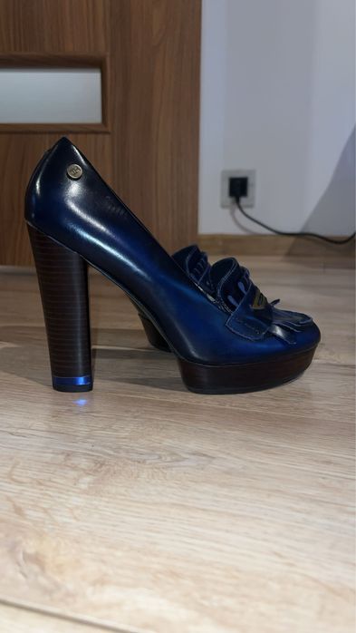Buty na koturnie