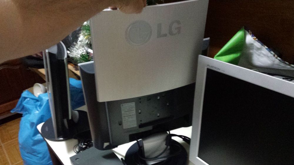 Monitor LG Flatron L1730SSNT