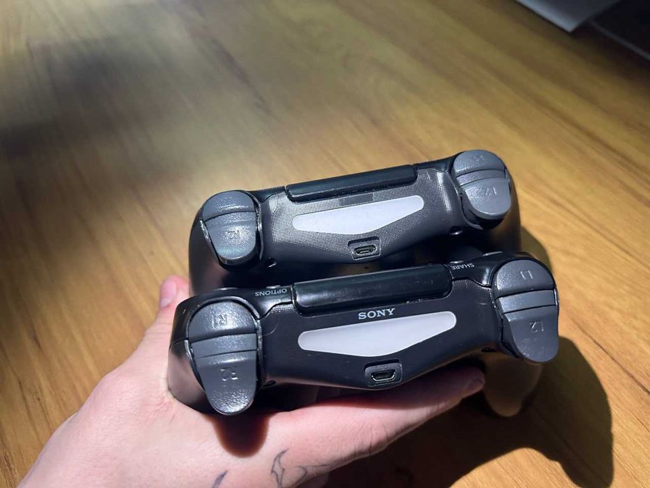 Геймпади DualShock 4 (PS4)