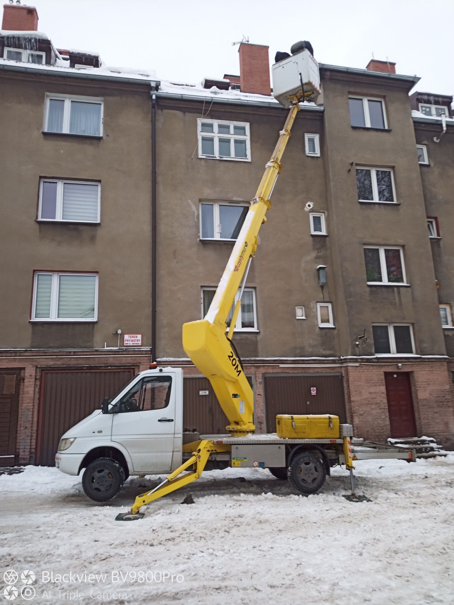 Podnośnik koszowy zwyżka wynajem wycinka drzew