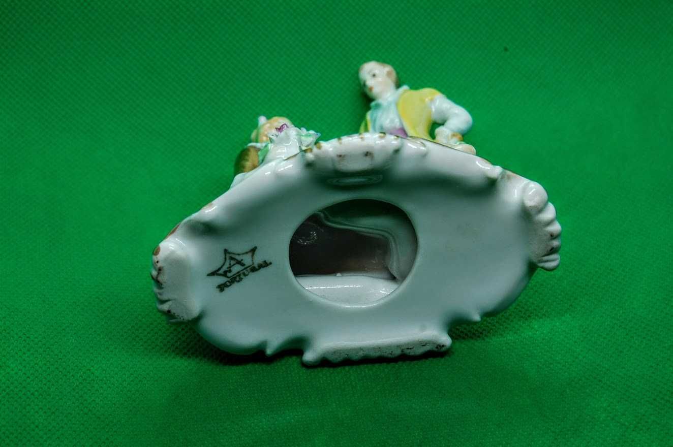 Estatueta casal romântico porcelana Artibus século XX