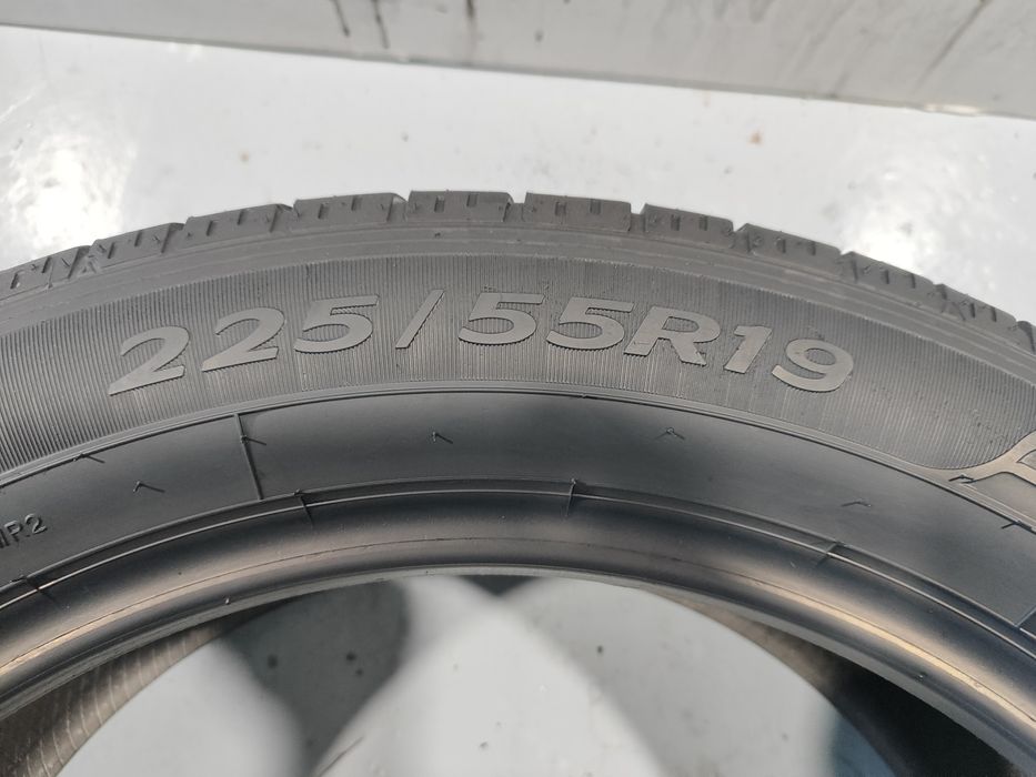 2 pneus semi novos 225-55R19 Good Year - Oferta dos portes
