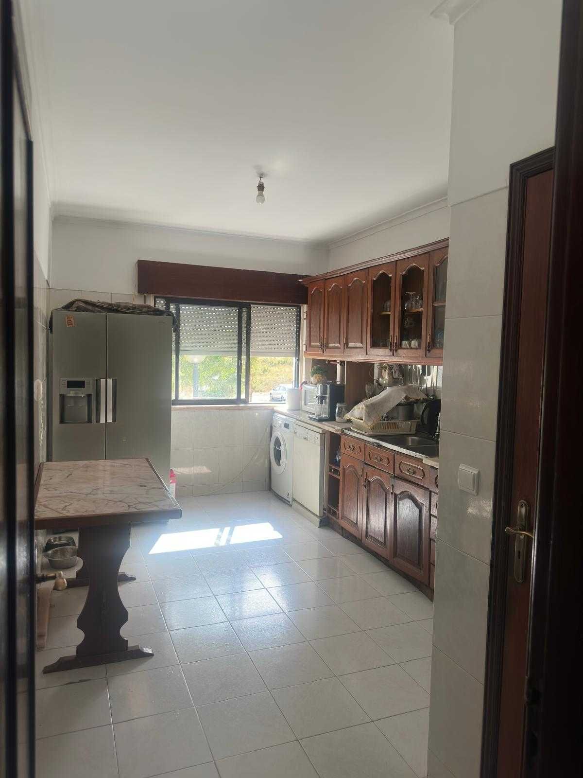 Apartamento T2 com Garagem Varge Mondar