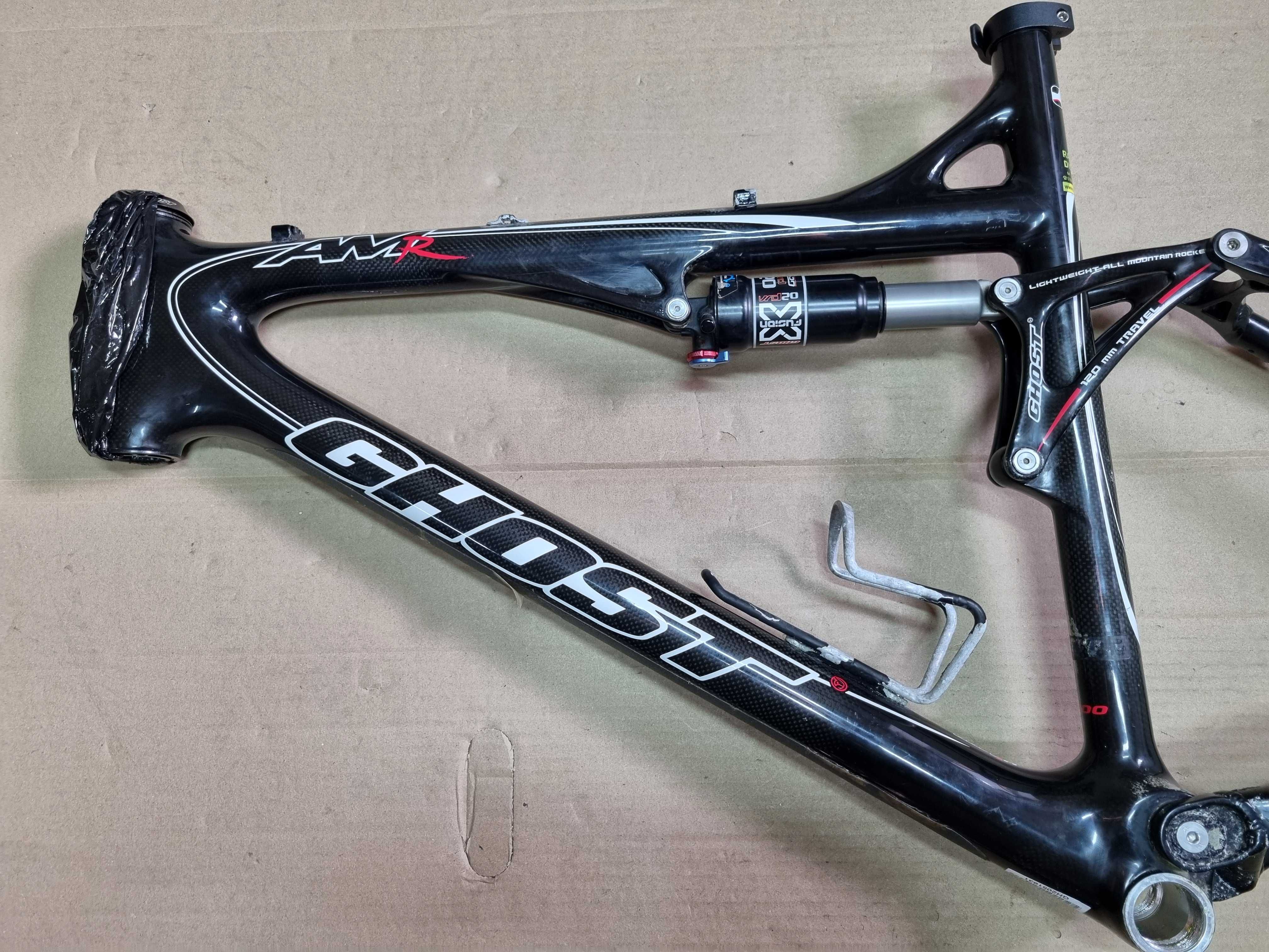 Rama typu full Ghost AMR 7700 Carbon pod 26