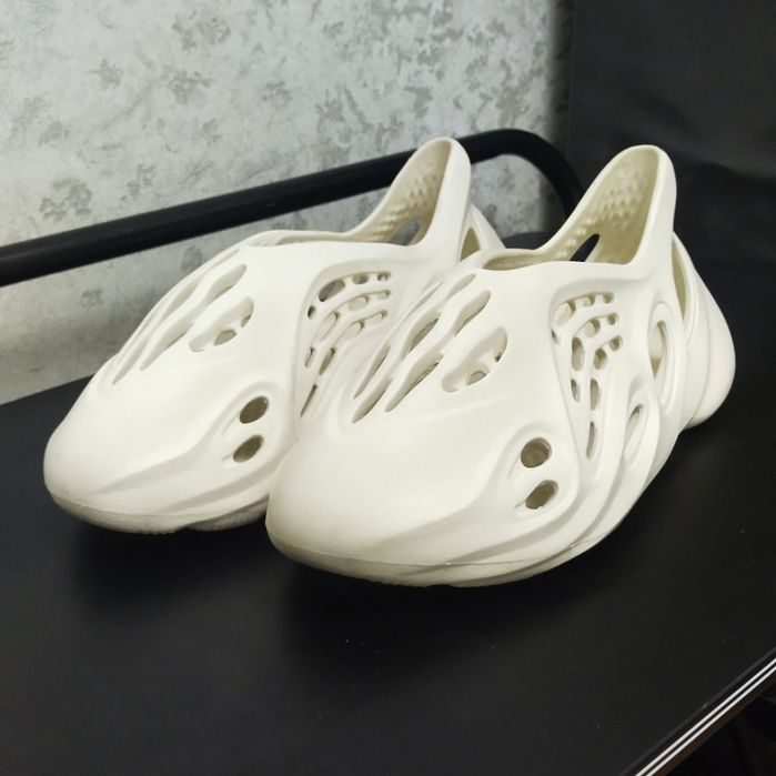 Крокси Adidas Yeezy Foam Runner