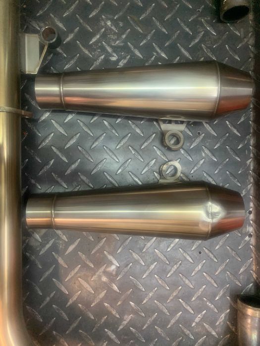 Triumph Thruxton 900 , linha de escape