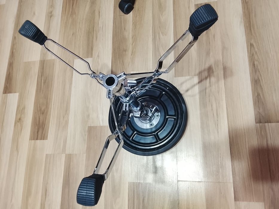 Стульчик барабанщика Pearl D-930 для ударной установки