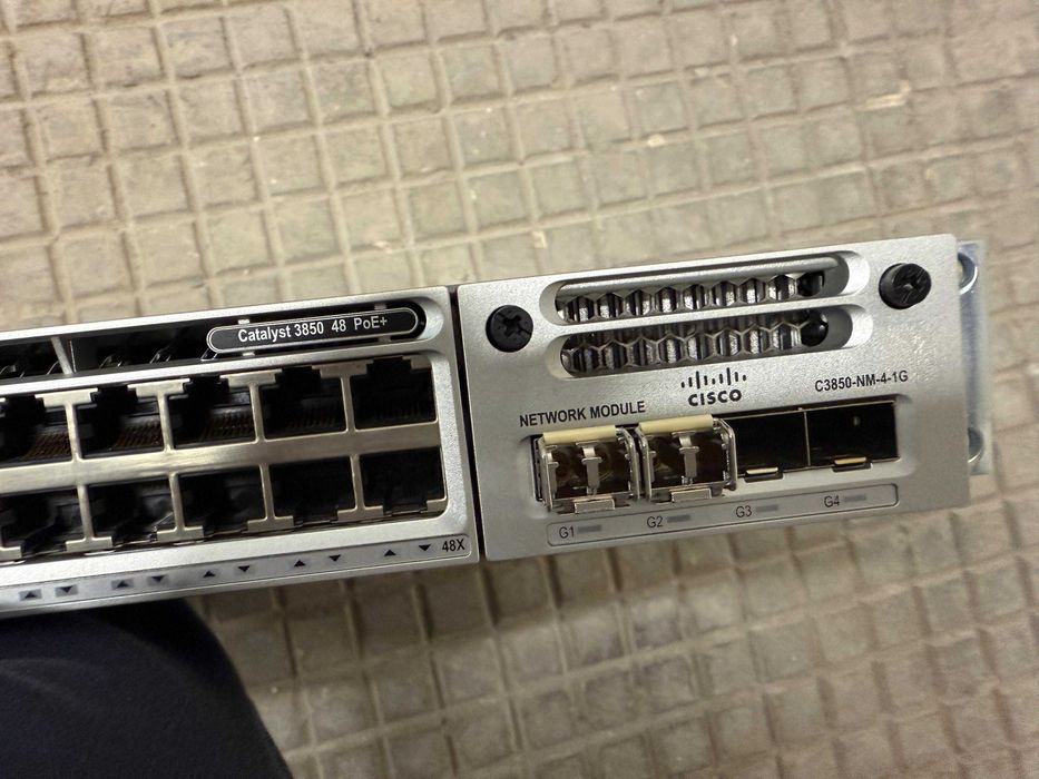 Cisco WS-C3850-48x UPOE+ LAN Base switch C3850-NM-4-10G 2x PSU