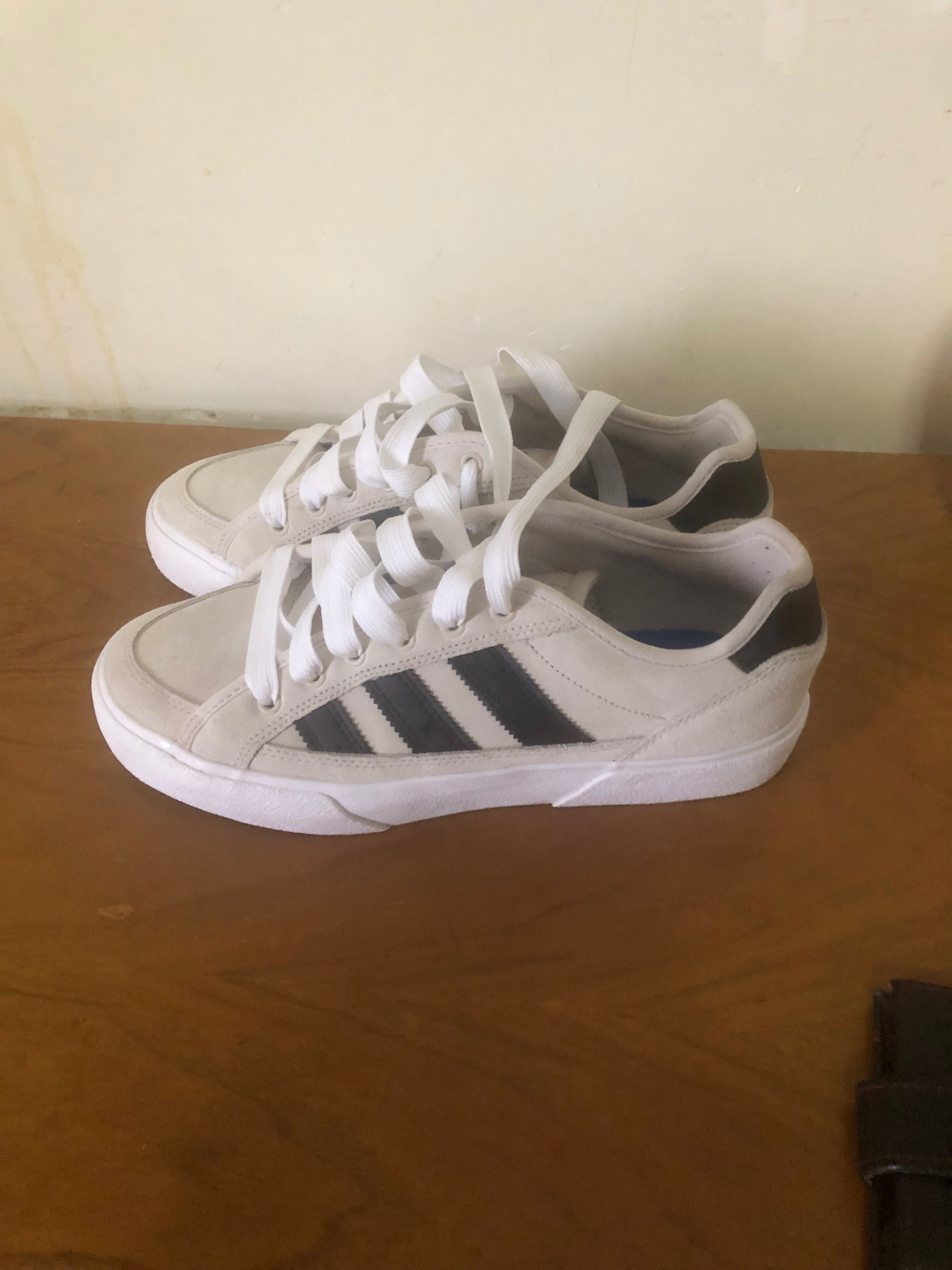 Sapatilhas Adidas como novas