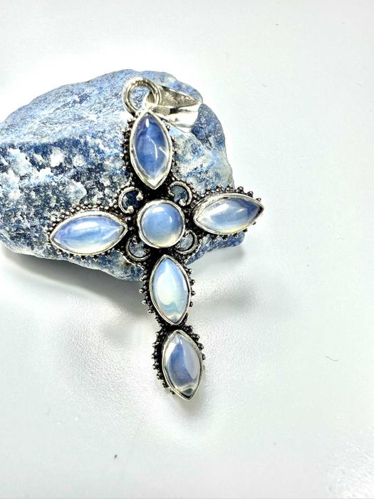 Zawieszka, krzyżyk z kamieniem naturalnym Opalit, opal. Próba 925