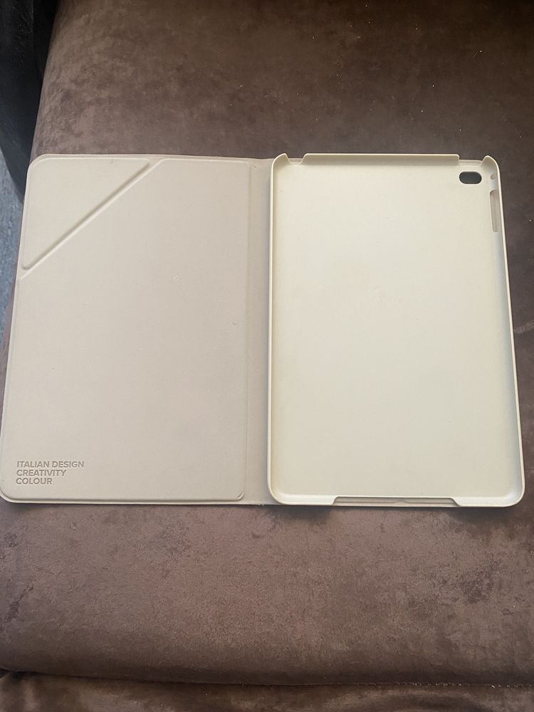 Oryginalne etui do Apple iPad Mini 4 włoskiej marki Tucano
