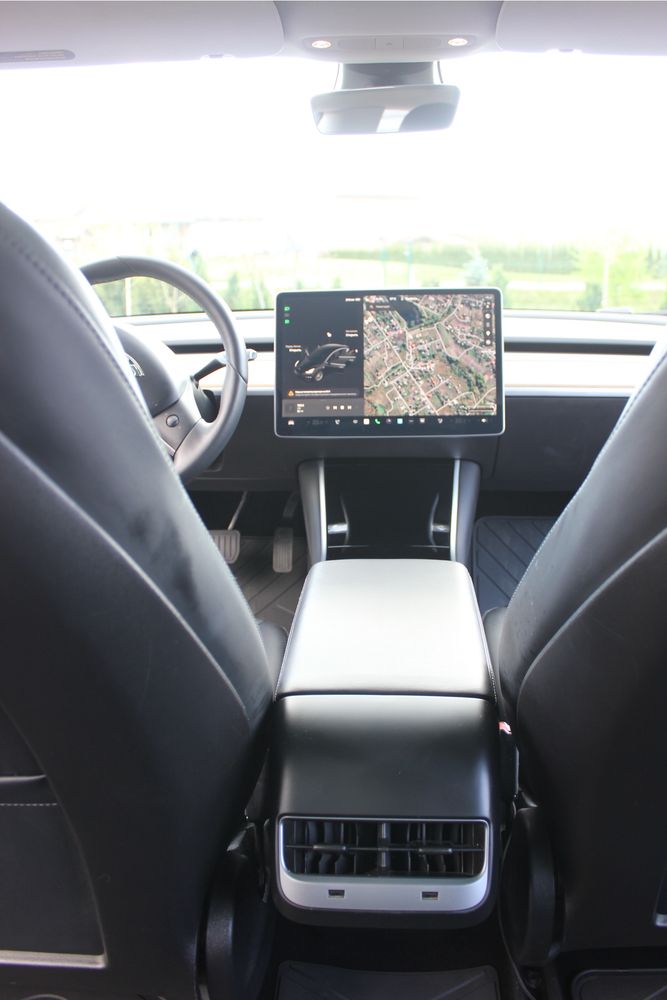 Tesla Model 3 SR+