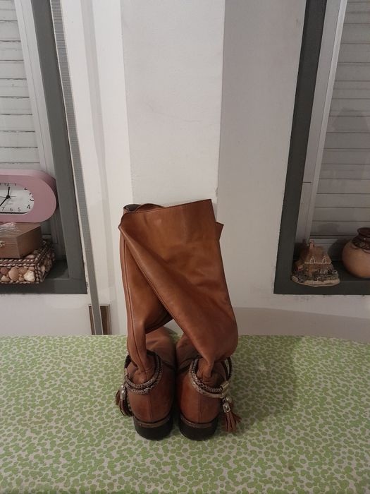 Vendo Botas de Senhora RUGUI muito bonitas como novas