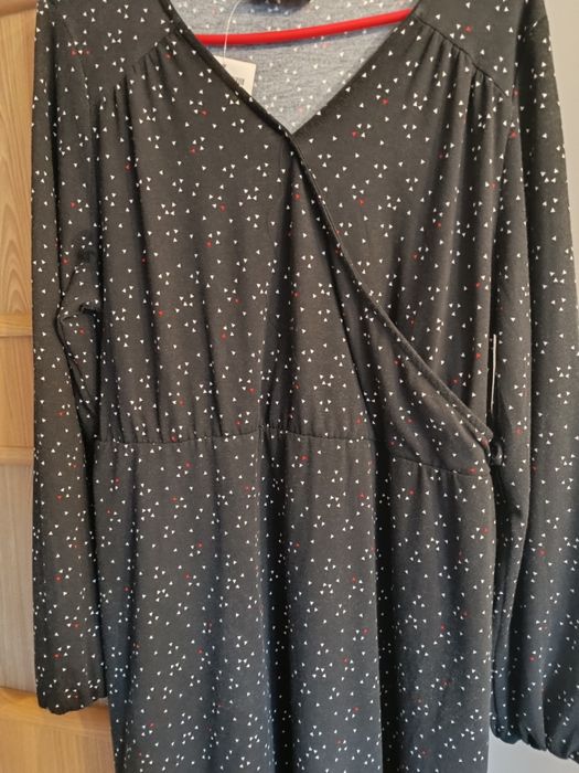 Czarna sukienka w kropki