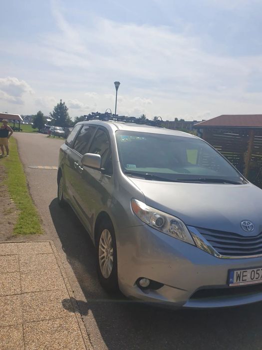 Toyota Sienna Sienna 3.6, V6, XLE 8 osobowy rodzinny Van, komfortowy w użytkowaniu.