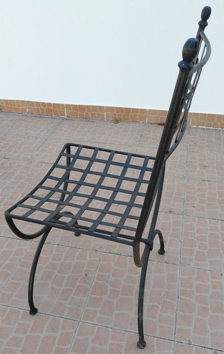 6 Cadeiras em ferro.