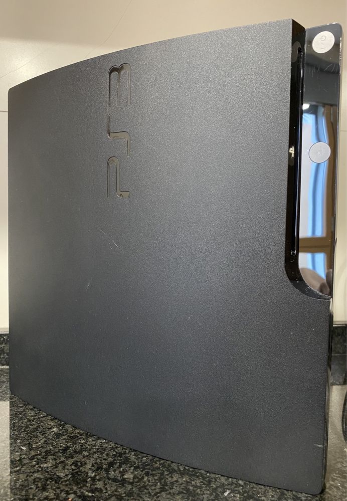 PS3 500GB + 2 comandos