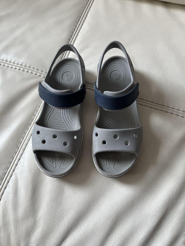 Sandałki crocs j3