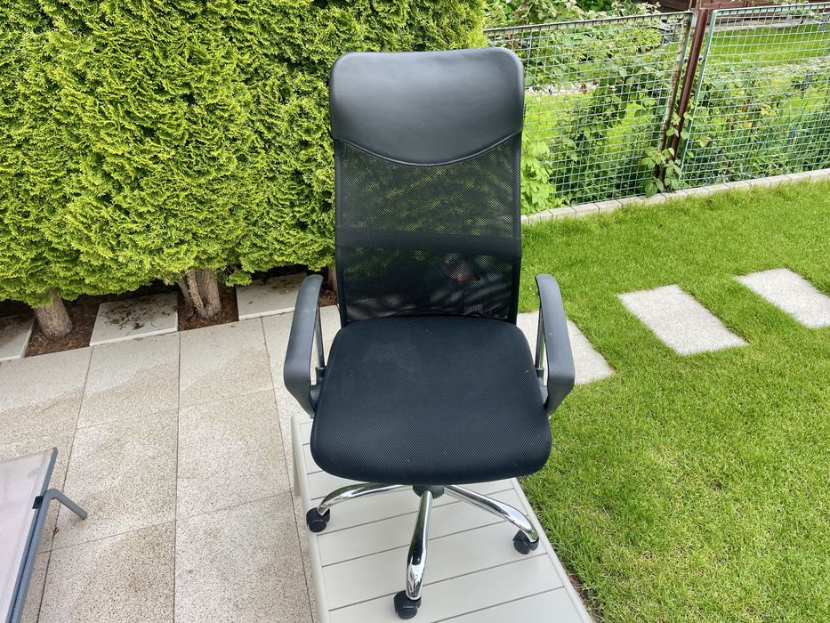 Krzesło biurowe BILLUM czarny 110kg S61 x W109-119 x G62 cm Jysk