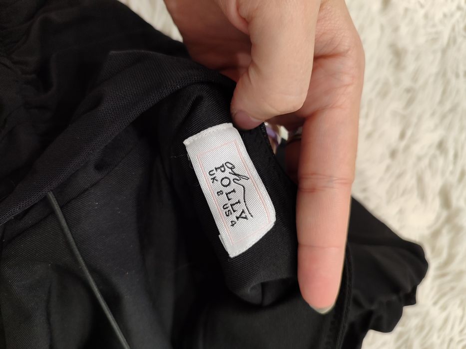 czarna sukienka midi