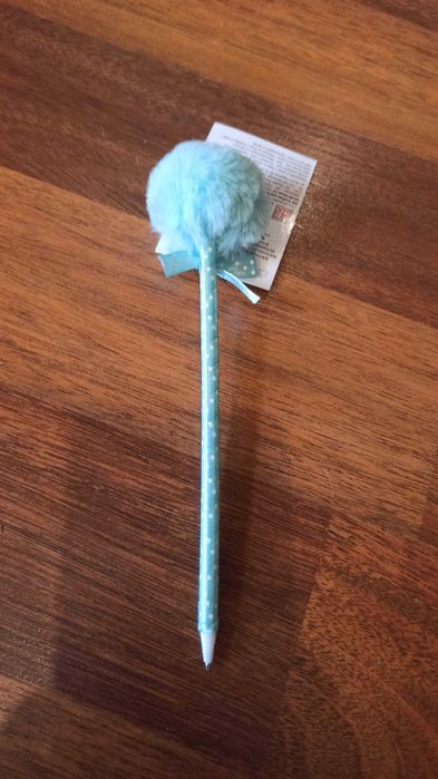 NA CEL CHARYTATYWNY Długopis z pomponem