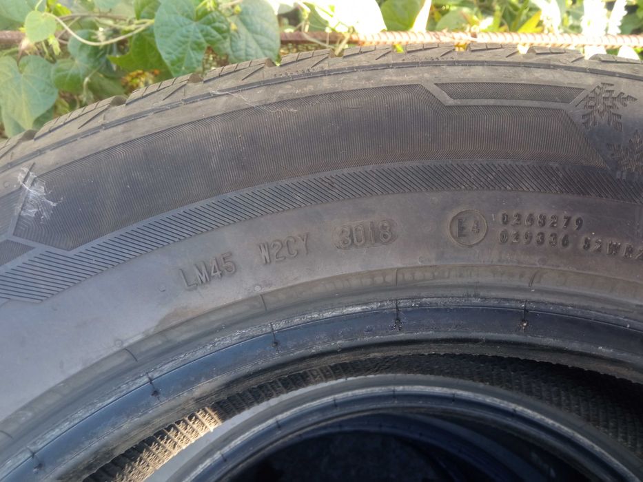 Зимова гума barum 235 60 18