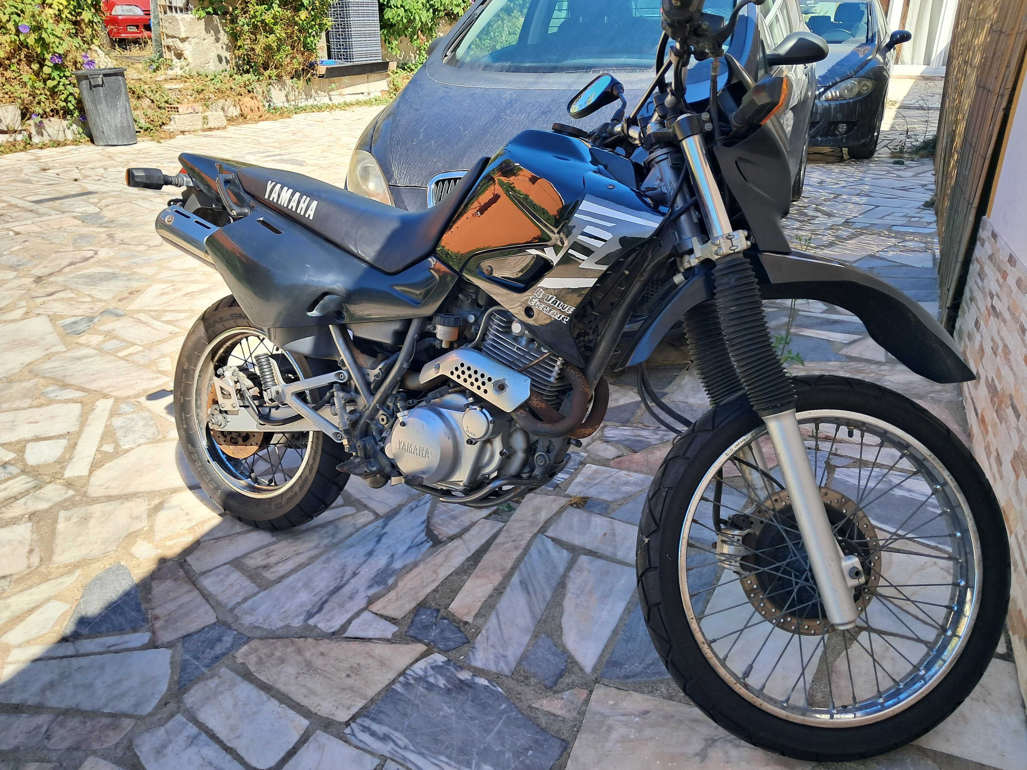 Yamaha XT600E (bom estado).