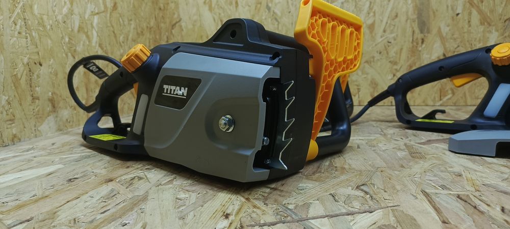Nieużywana pilarka elektryczna łańcuchowa titan 2000w ttl758chn-a