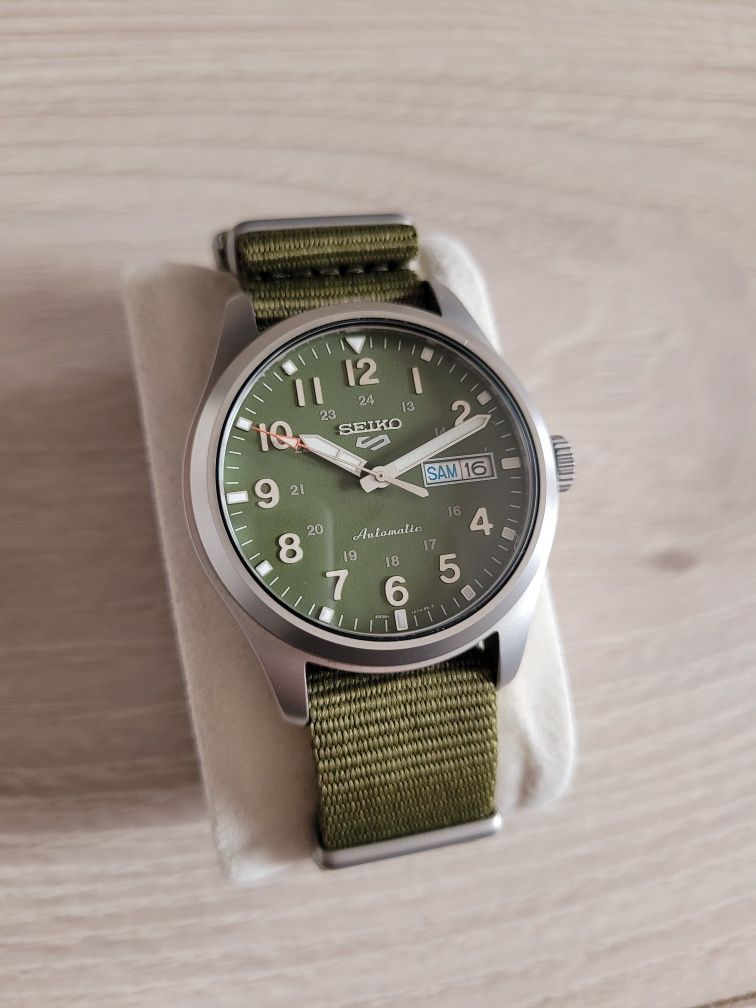 Zegarek Seiko 5 Sports Field Automatic SRPG33K1 39mm prezent militarny