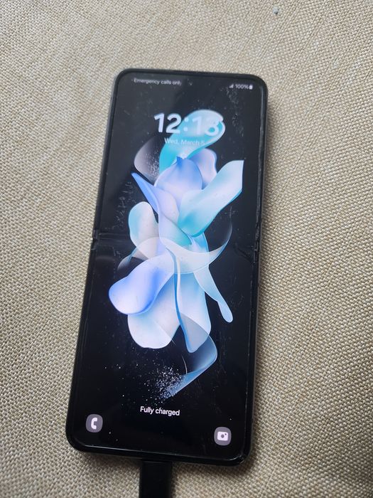Samsung Galaxy Z Flip4 SM-721U_Snapdragon 8 gen 1_8gb ram/128gb_AMOLED
