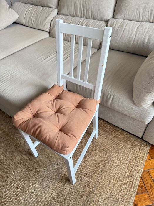 Cadeira (2 disponíveis) STEFAN brancas Ikea + Almofada cadeira Melinda
