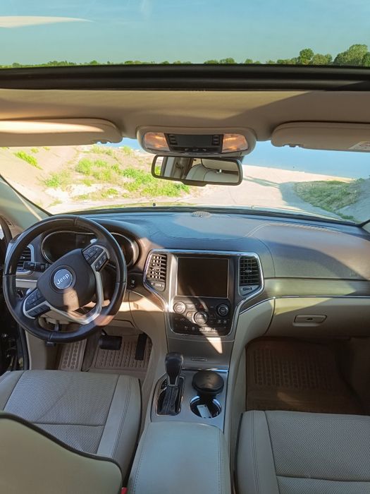 Jeep Grand Cherokee Salonowy