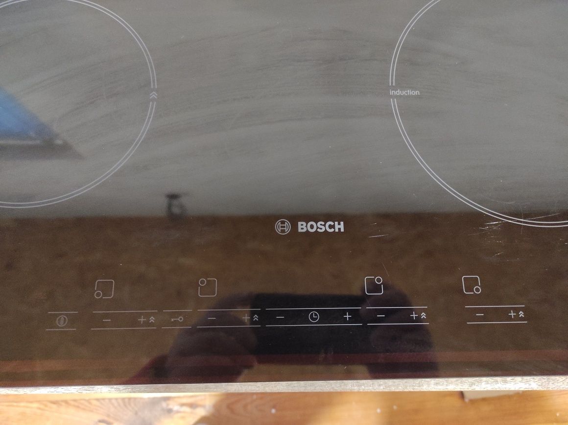 Индукционная варочная поверхность Bosch.